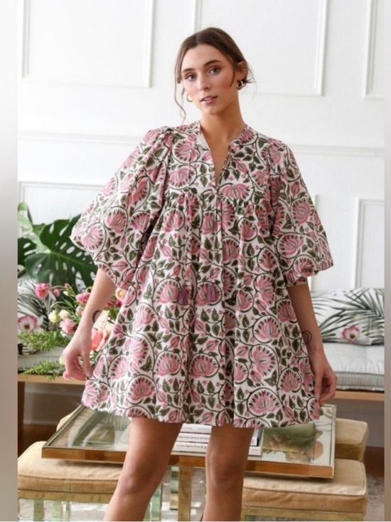 Mille Dresses & Skirts - Mille Daisy Dress in Lotus Floral. Size Medium